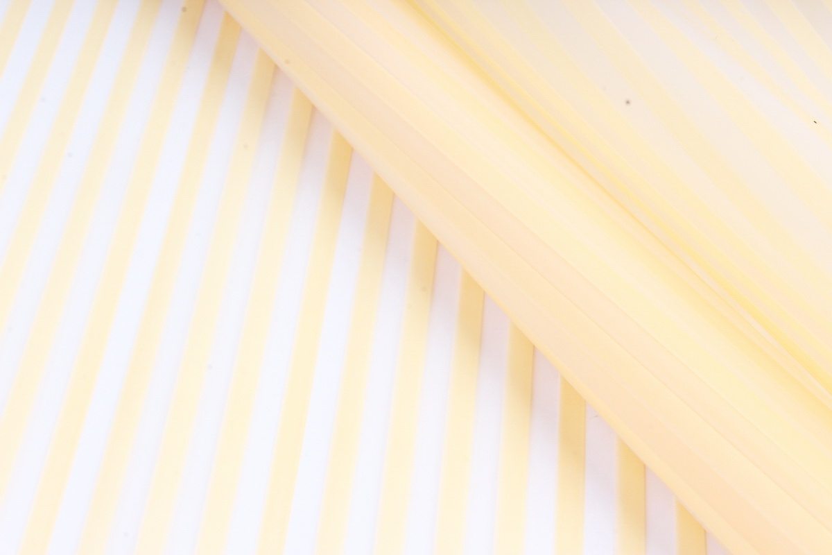 Пленка матовая 70 см*10 м Полоса Вертикаль кремовый