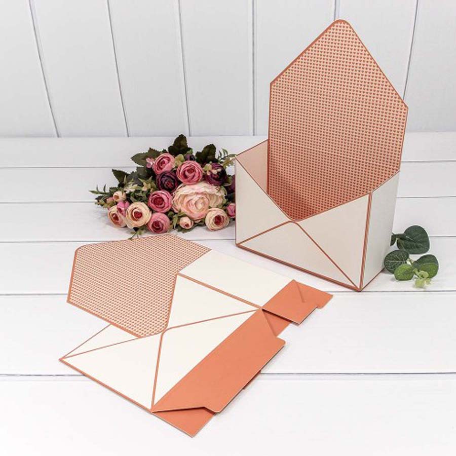 Коробка "Конверт" 20*30*8 сборная "Сердечки" Персиковый/Белый