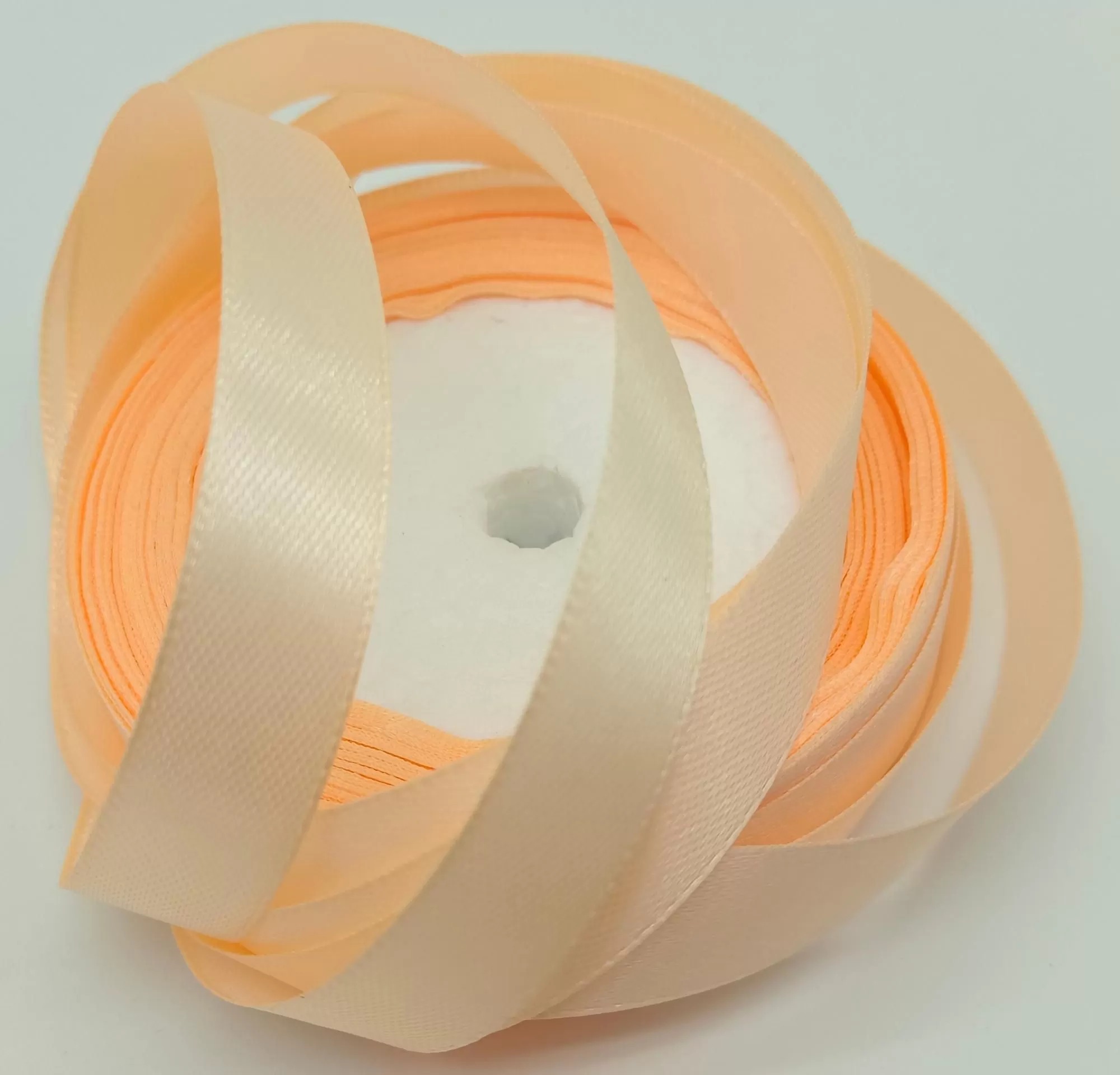 Лента атласная, на пене, односторонняя, 15 мм х 25 ярд, светло-персиковый