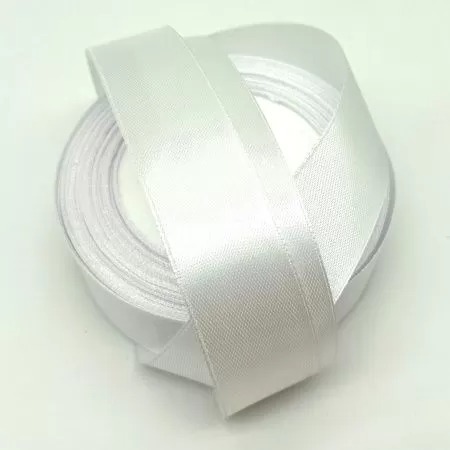 Лента атласная, на пене, односторонняя, 25 мм х 25 ярд, белый