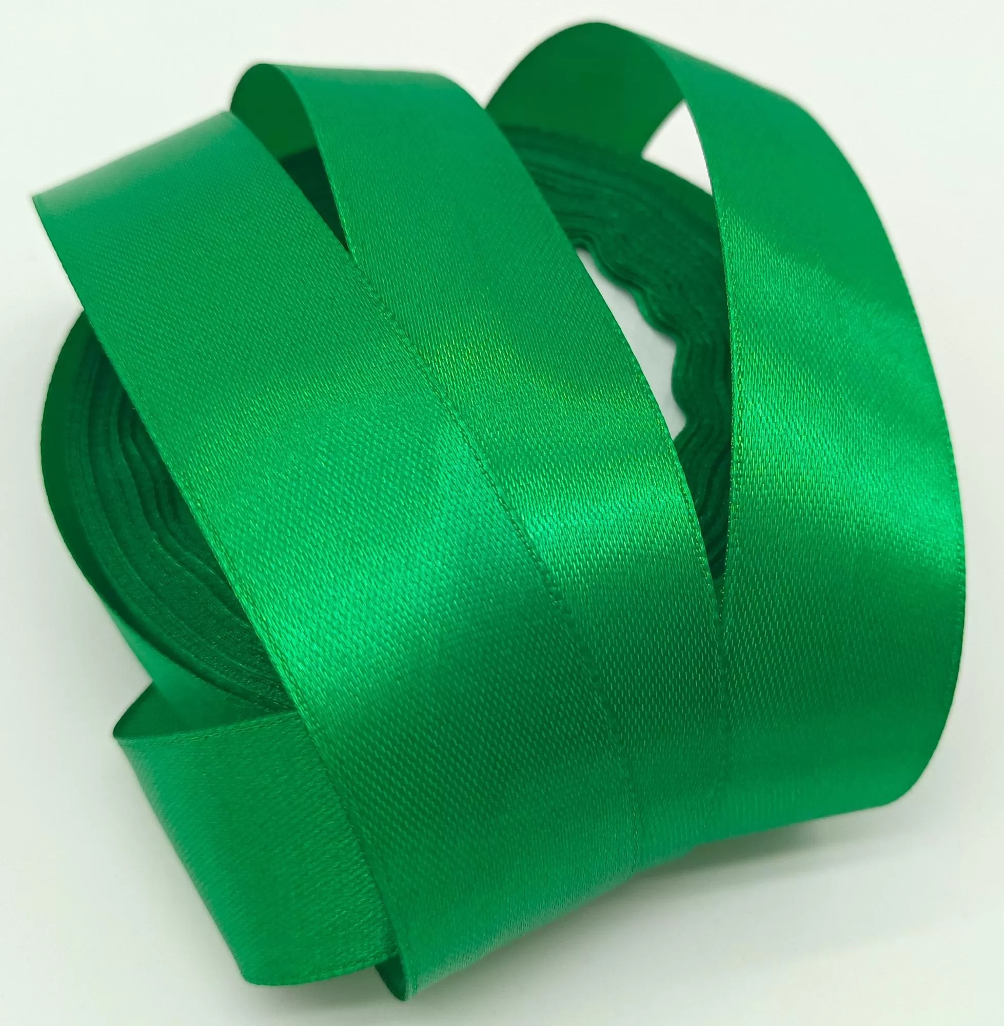 Лента атласная, на пене, односторонняя, 25 мм х 25 ярд, лесной зеленый