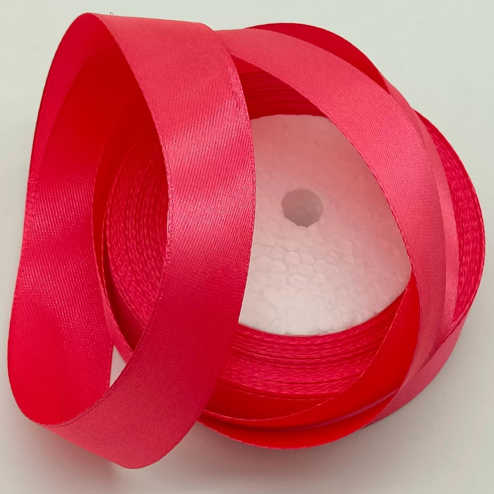 Лента атласная, на пене, односторонняя, 25 мм х 25 ярд, розово-красный